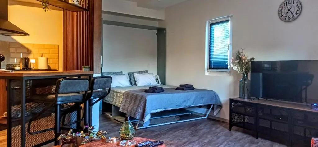 Malac-new equipped studio apartment within the city core