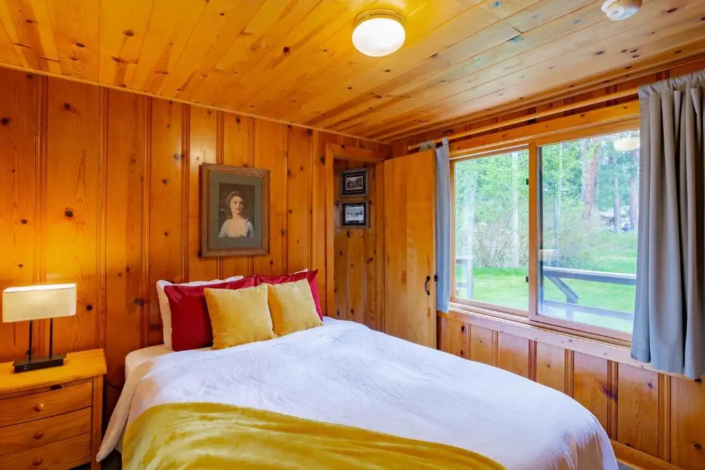 Lake Creek Lodge
