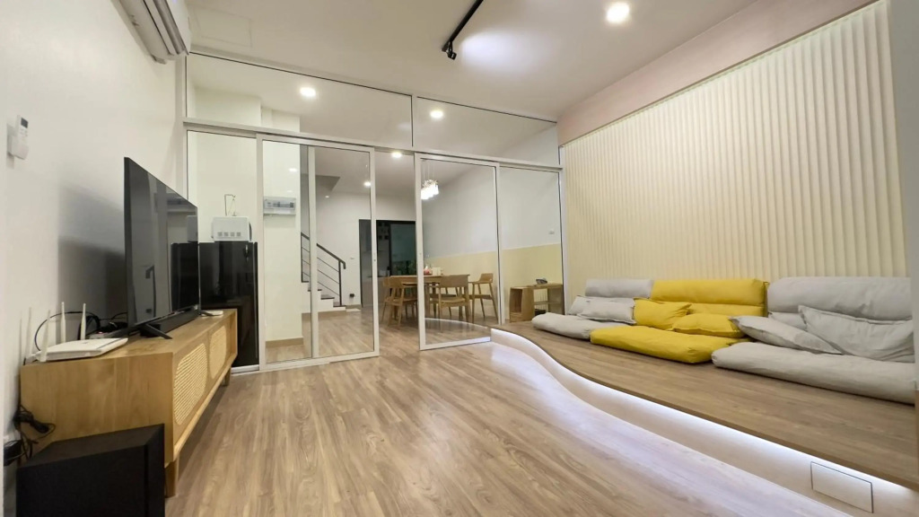 PaperPlaneCNX at Haiya, 3 Storey Flowery Loft
