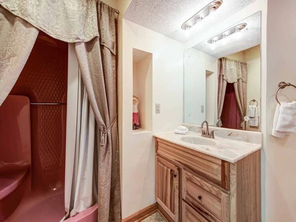 Woodsong - One Bedroom Cabin