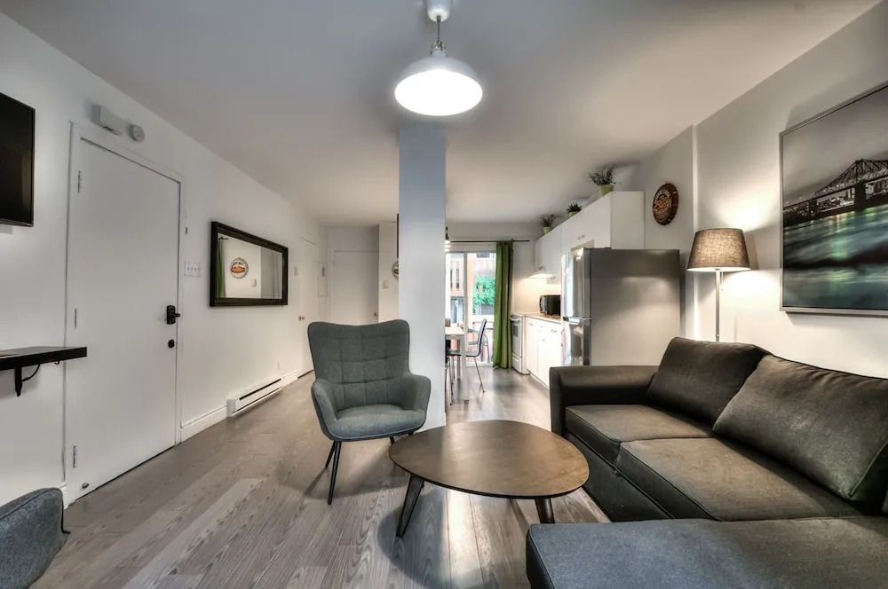 100 METERS to METRO BEAUDRY - FULL APARTMENTS - 1 minute walk to the FAMOUS ST CATHERINE STREET - FAST WIFI - WASHER & DRYER ON SITE - Montcalm units
