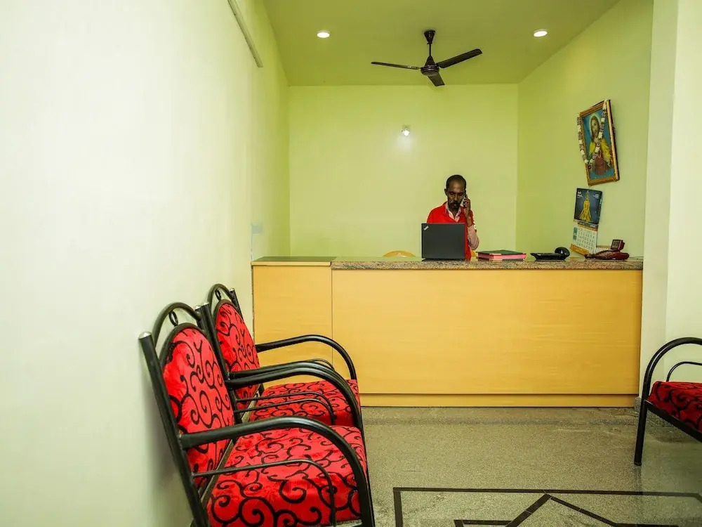 Oyo 26646 Hotel Aljemin
