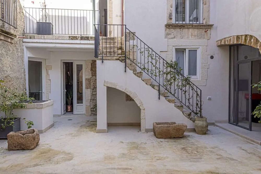 Isabella di Castiglia Apartments
