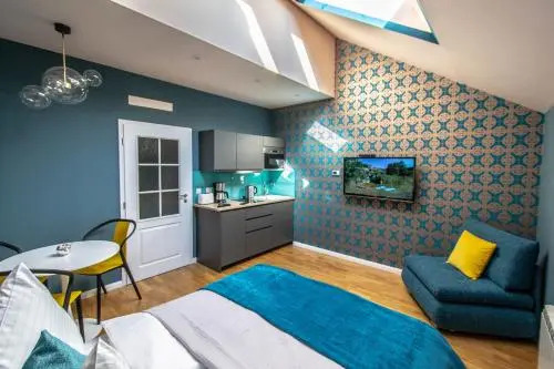 Bourgeois Apartment in Cultural Heritage Building by Ruterra
