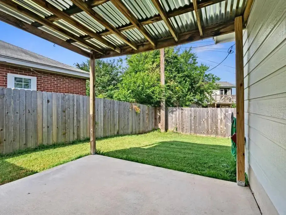 Cozy Getaway, Minutes from Austin!