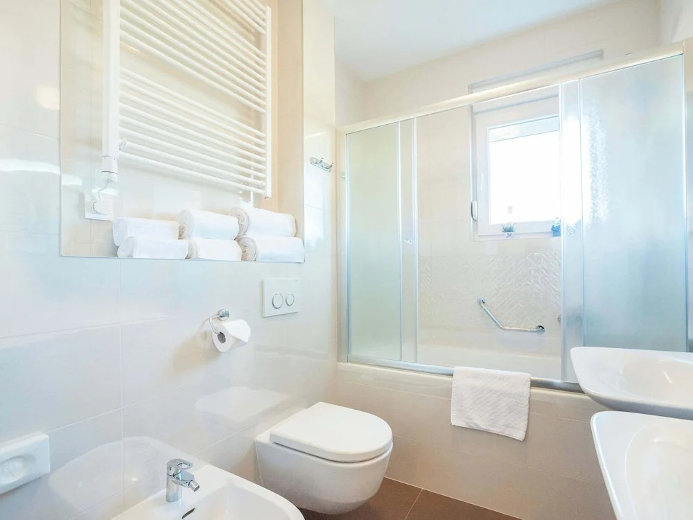 Modern Newly Built Apartment, Geat Location, Private Parking Space, WiFi