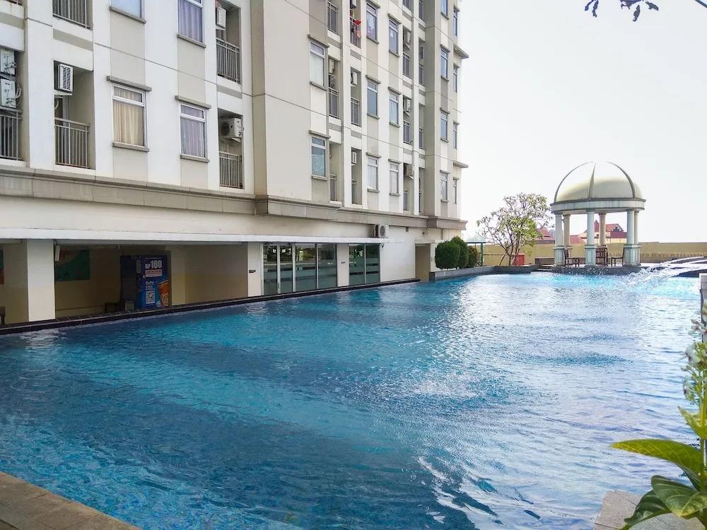 Modern and Classy 1BR Green Lake Sunter Apartment