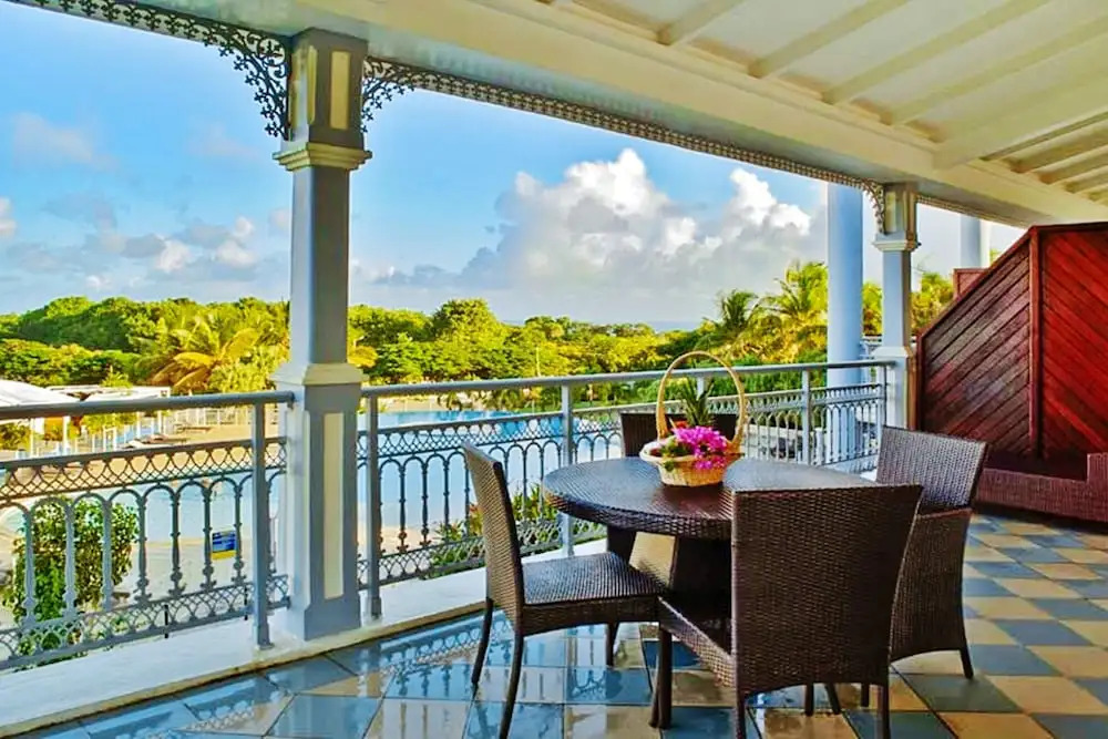 Studio in Saint Francois, With Pool Access and Furnished Garden - 2 km