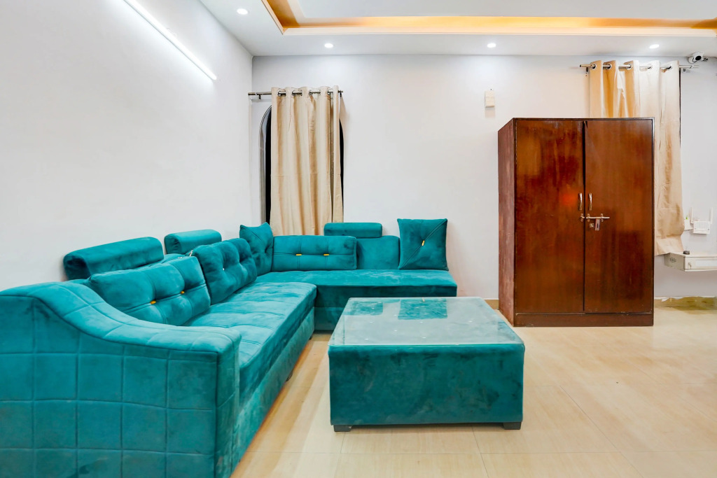 Super Hotel O Silver Key KD plaza Near Saket Metro station