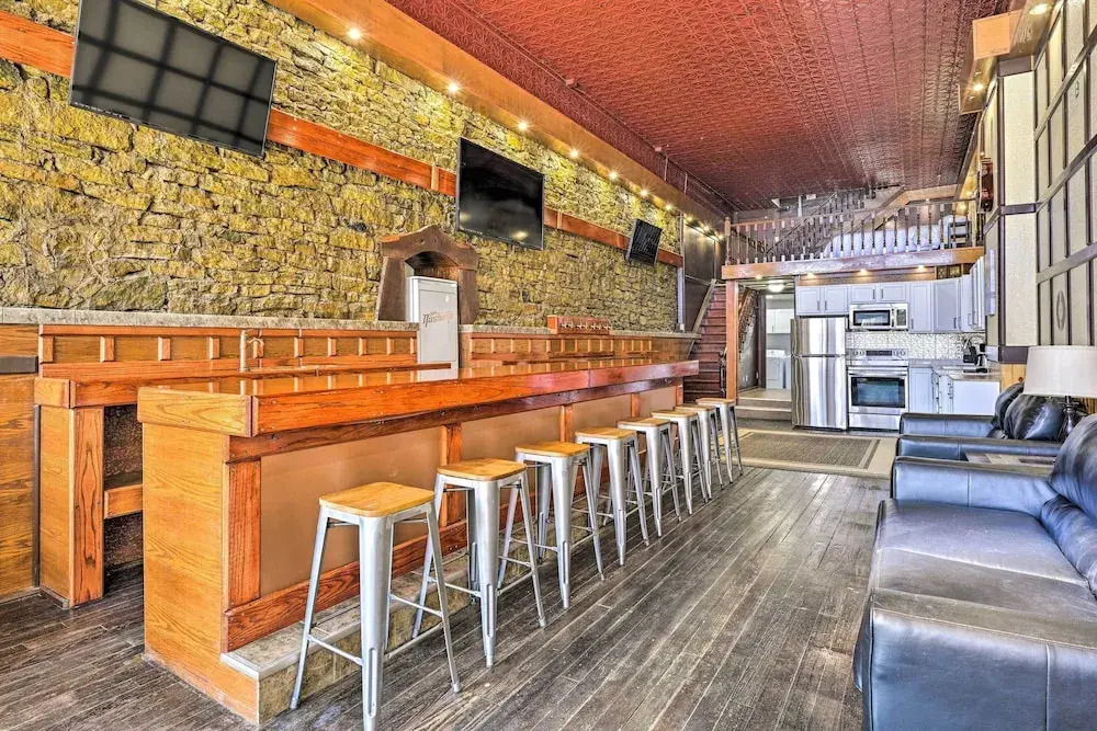 Walk to River: Unique Studio in Renovated Bar!
