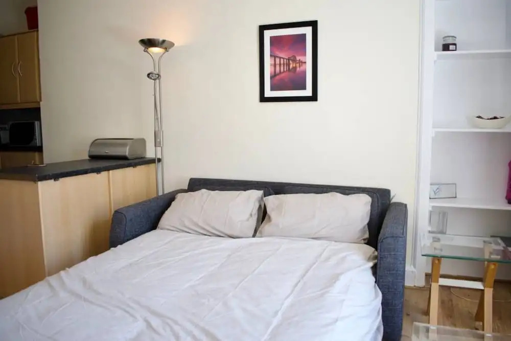 Fantastic 2 Bedroom Holyrood Apartment