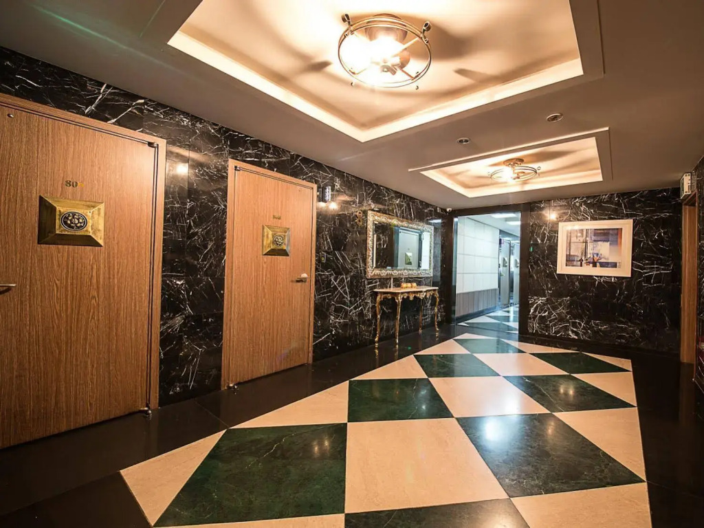 Valentine Hotel