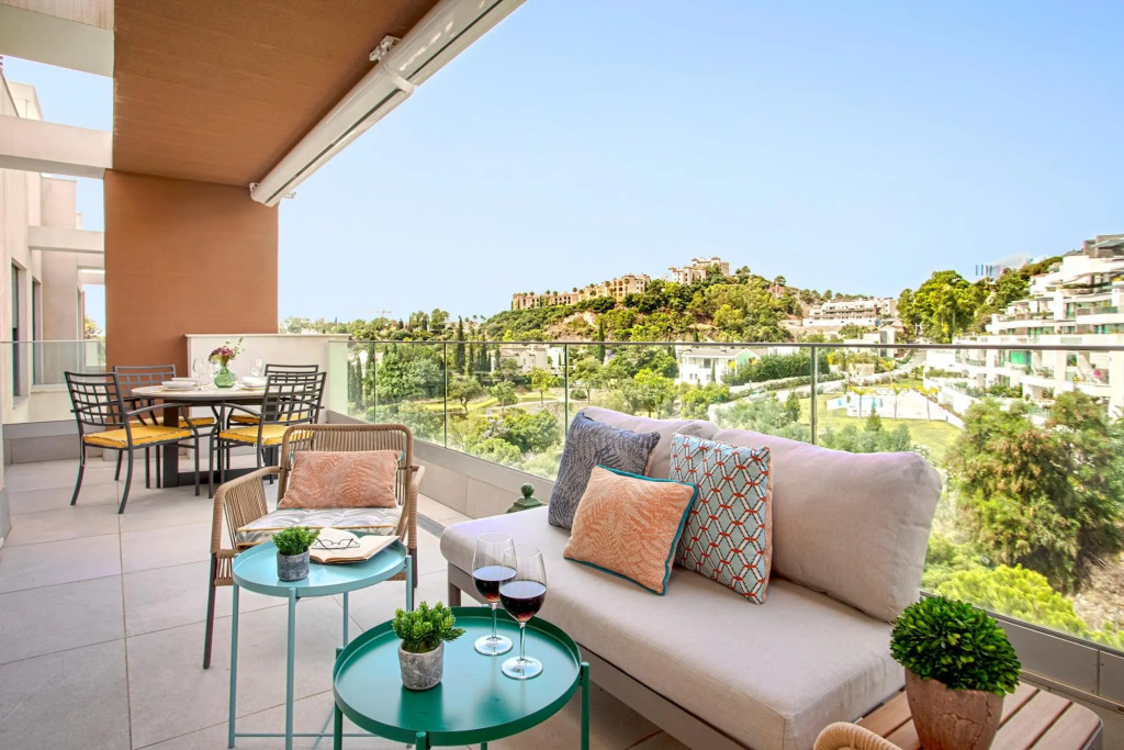 Amazing 2 Bd Apartment with 2 private terraces and communal pool. Alborada Terrace