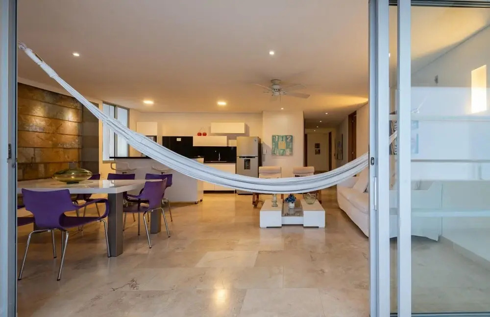 Centric 4 BR w Spacious Rooms Centro Amurallado by Huespedia