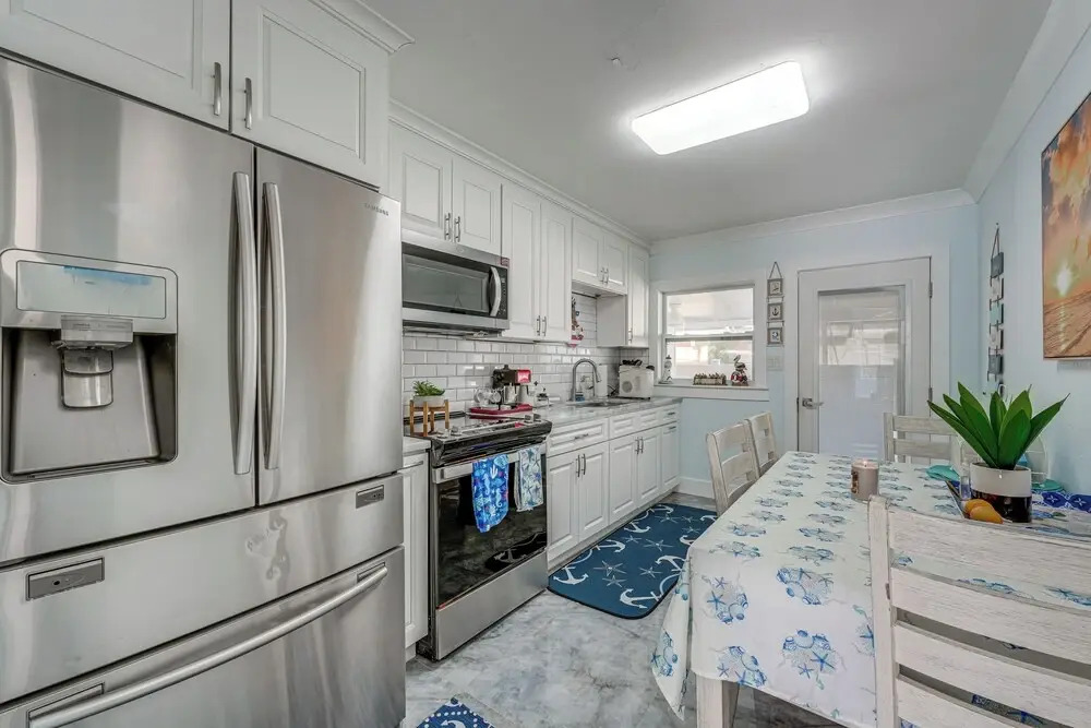Steps to Madeira Beach! Modern Family Getaway