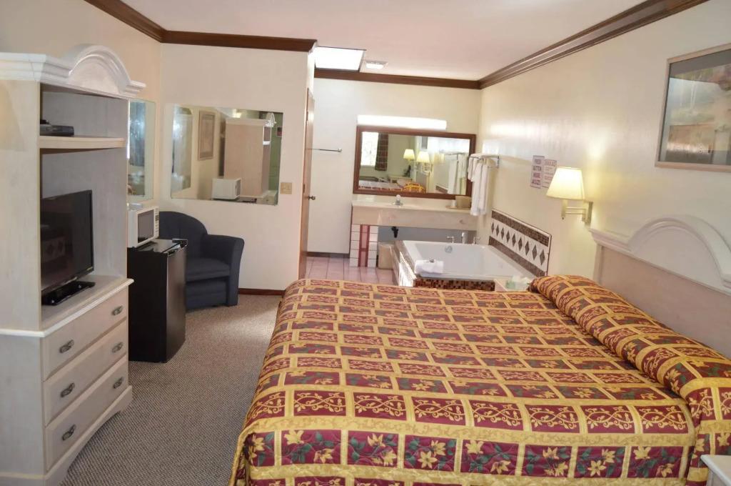 Economy Inn - Akron
