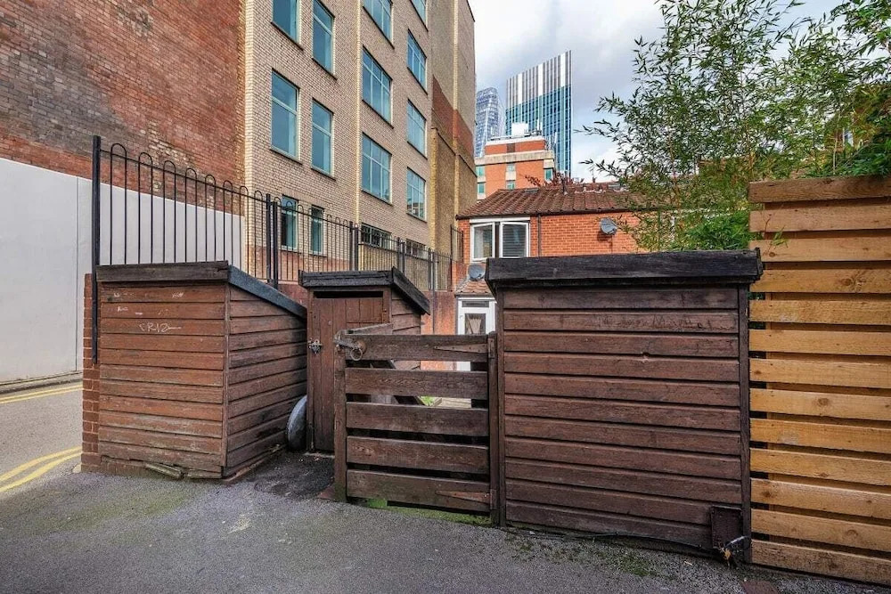 Beautiful Studio W/patio Near London Bridge