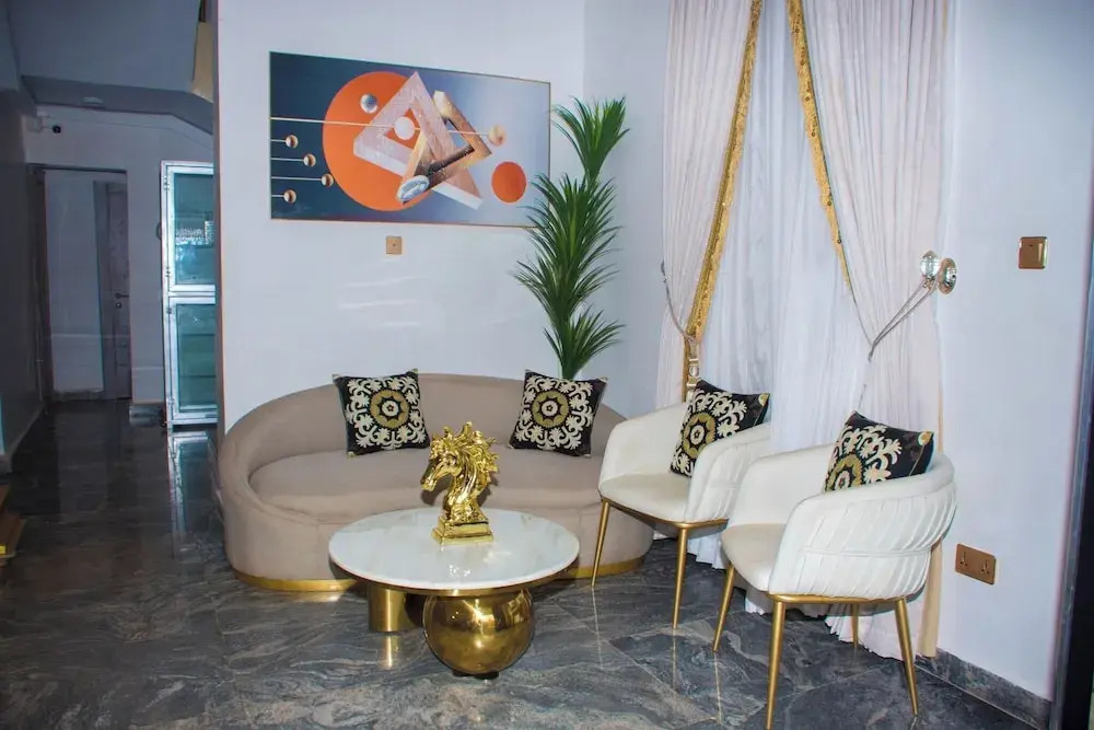 Lintoc Hotel & Suites Ltd