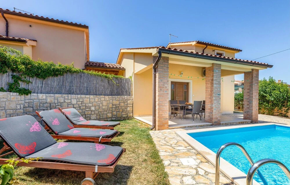 Gorgeous Home In Liznjan
