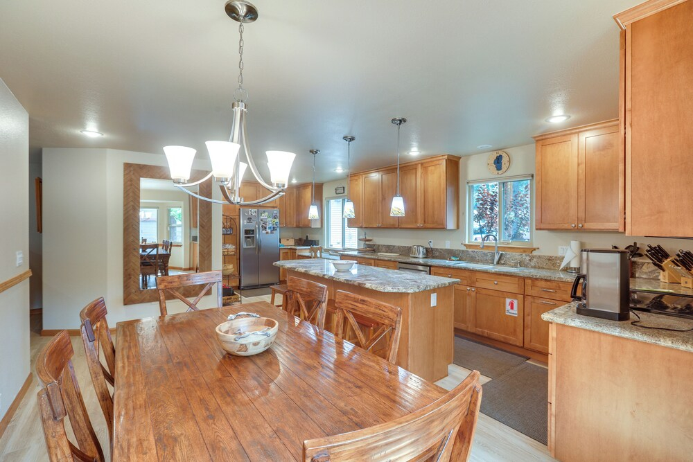 Deck & Beach Access: Lake Tahoe Shoreside Retreat!