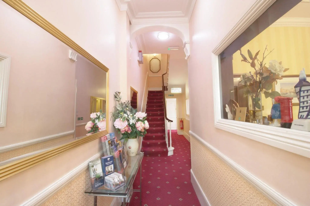 Balmoral House Hotel