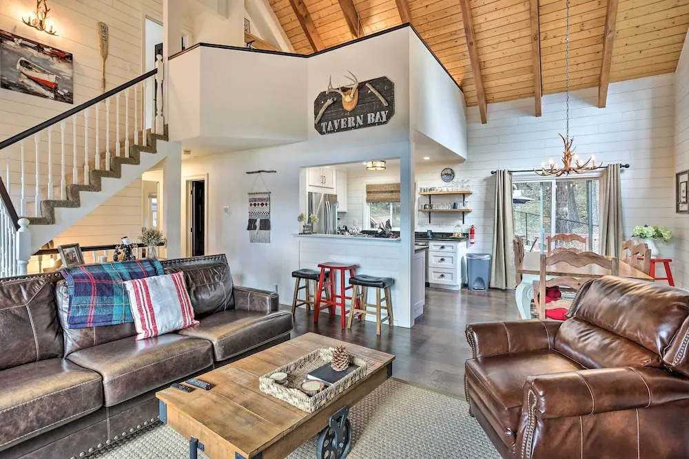 Lovely Lake Arrowhead Cabin w/ Furnished Deck