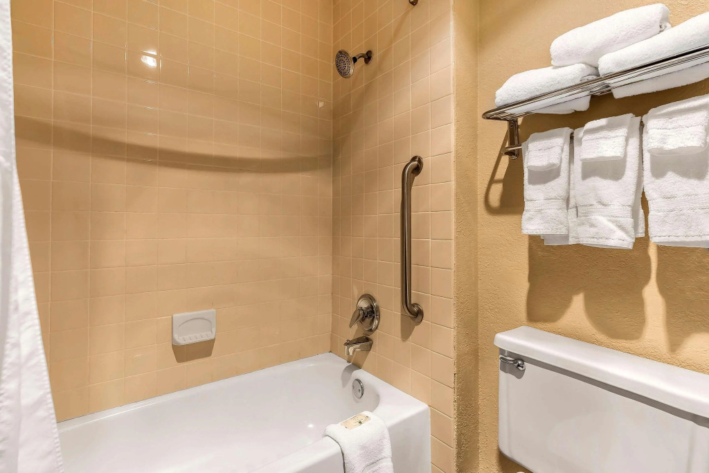 Quality Inn & Suites Columbia I-70