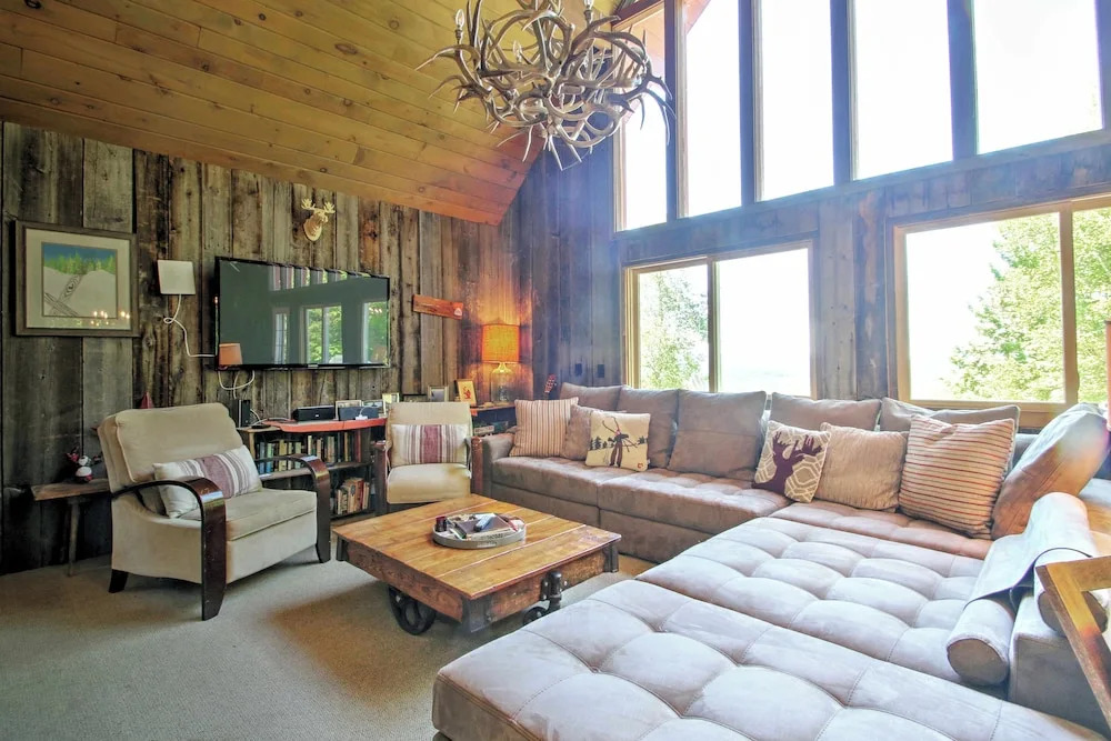 East Burke House w/ Deck < 3 Mi to Kingdom Trails!