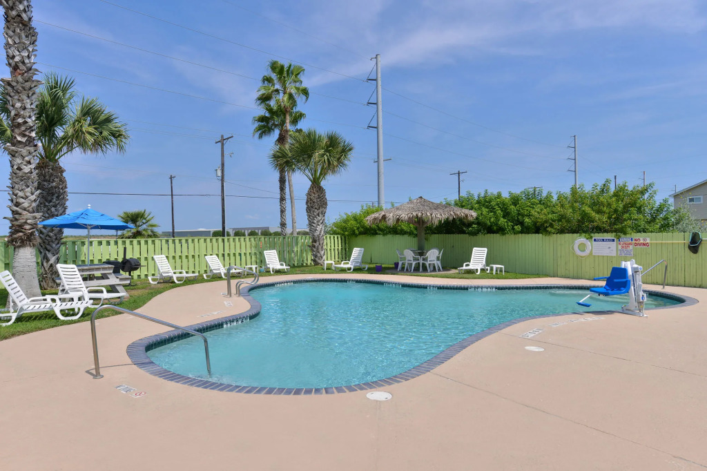 The Island Hotel Near Beach Port Aransas