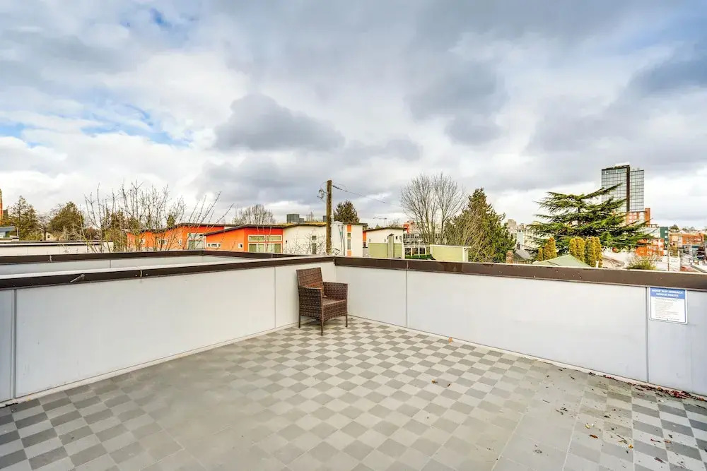 Rooftop Patio! Retreat By UW, 6 Mi to Lumen Field