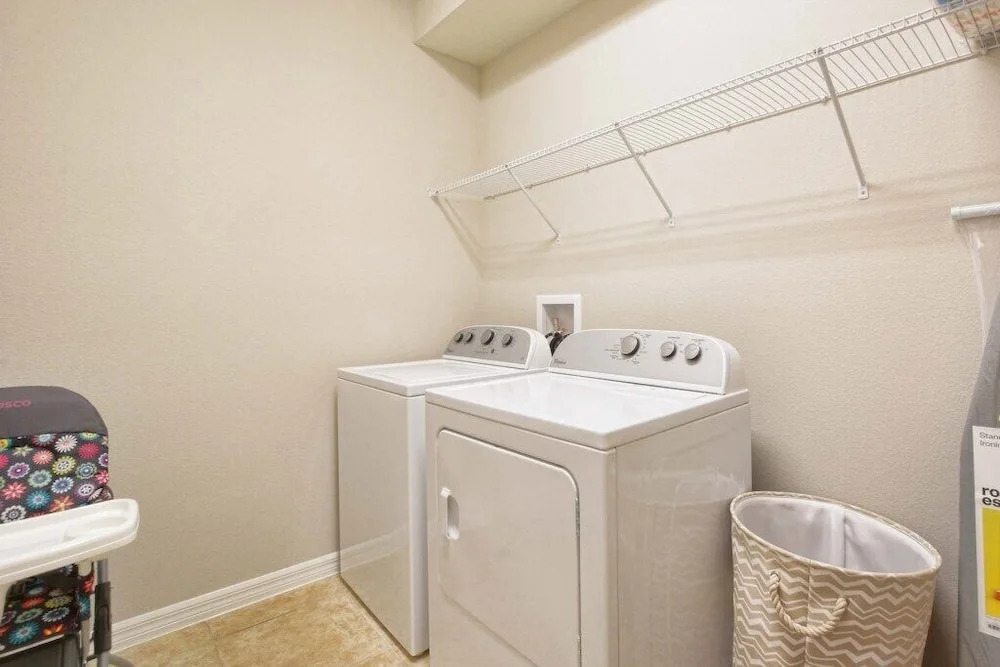 9 Bed House W/pool &spa In Windsor Westside-3704ww 9 Bedroom Home