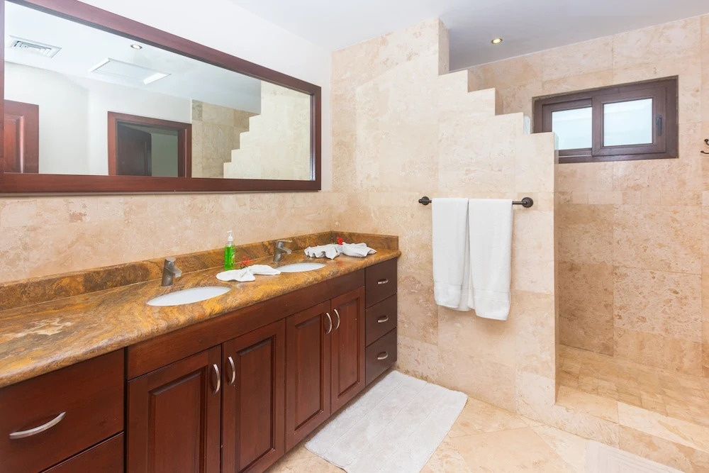 Pristine Bay Beach Home 104