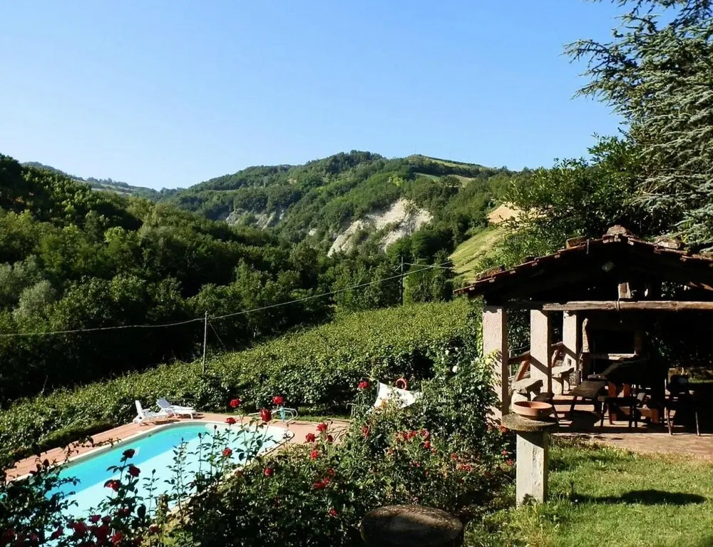 Private Garden House in Redortiers