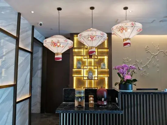 Jinjiang Metropolo Hotel ( NanJing Nan Railway Station Certre)