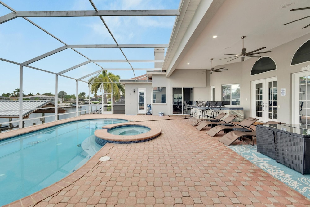 Luxurious Retreat at our Canal Front Pool Home 5BR