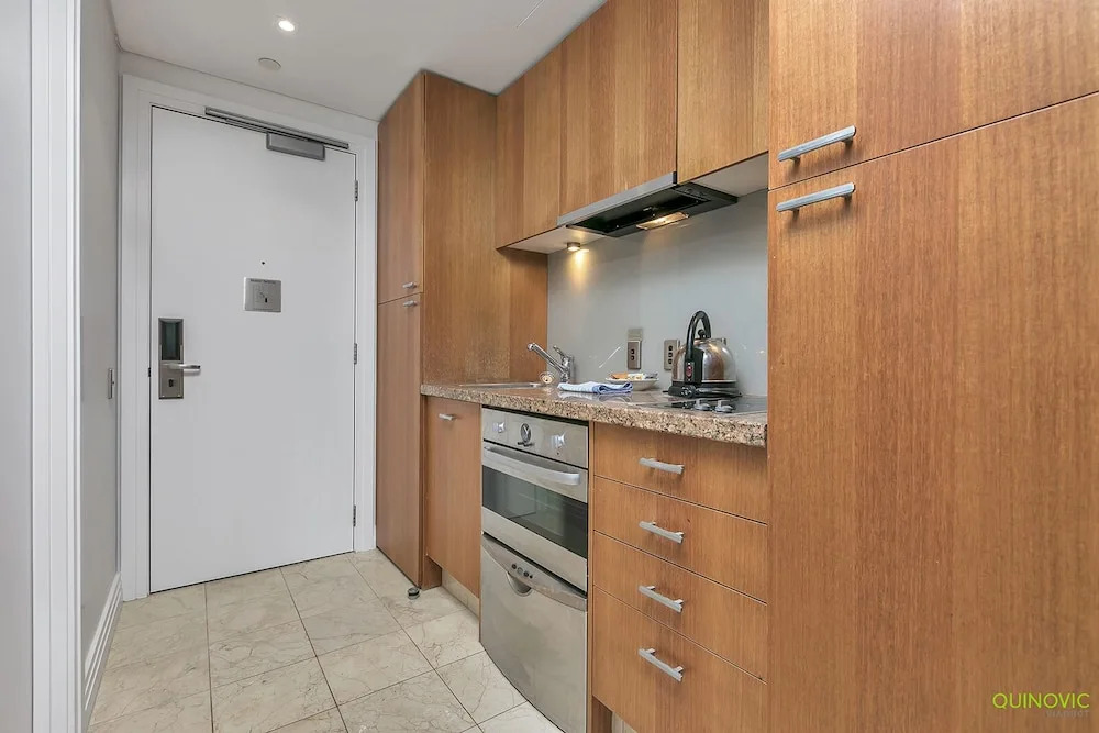 QV 1 Bedroom w Kitchen Laundry CBD 1059