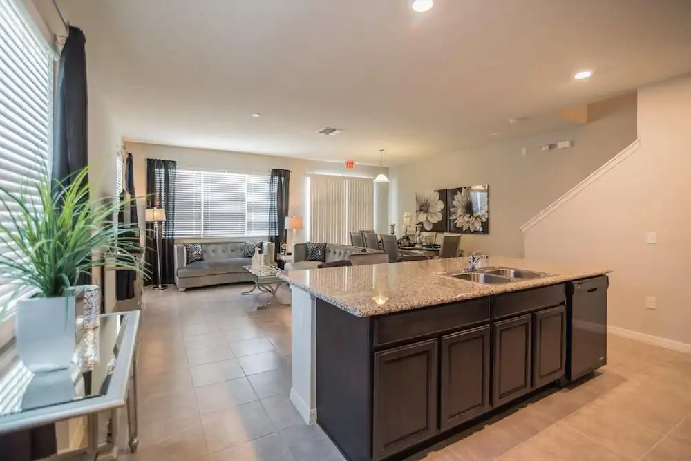 5137 Compass Bay