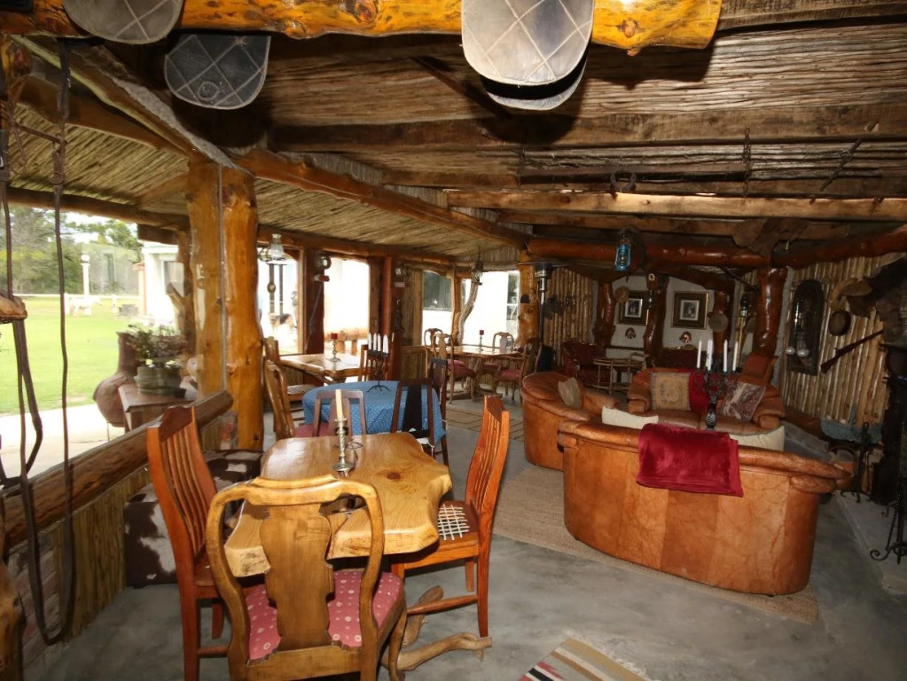 TNiqua Stable Inn