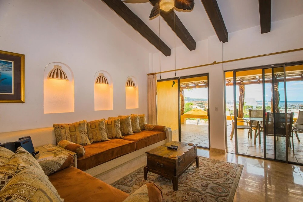 Walk to Cabo Marina & Downtown: Villa Mira Flores