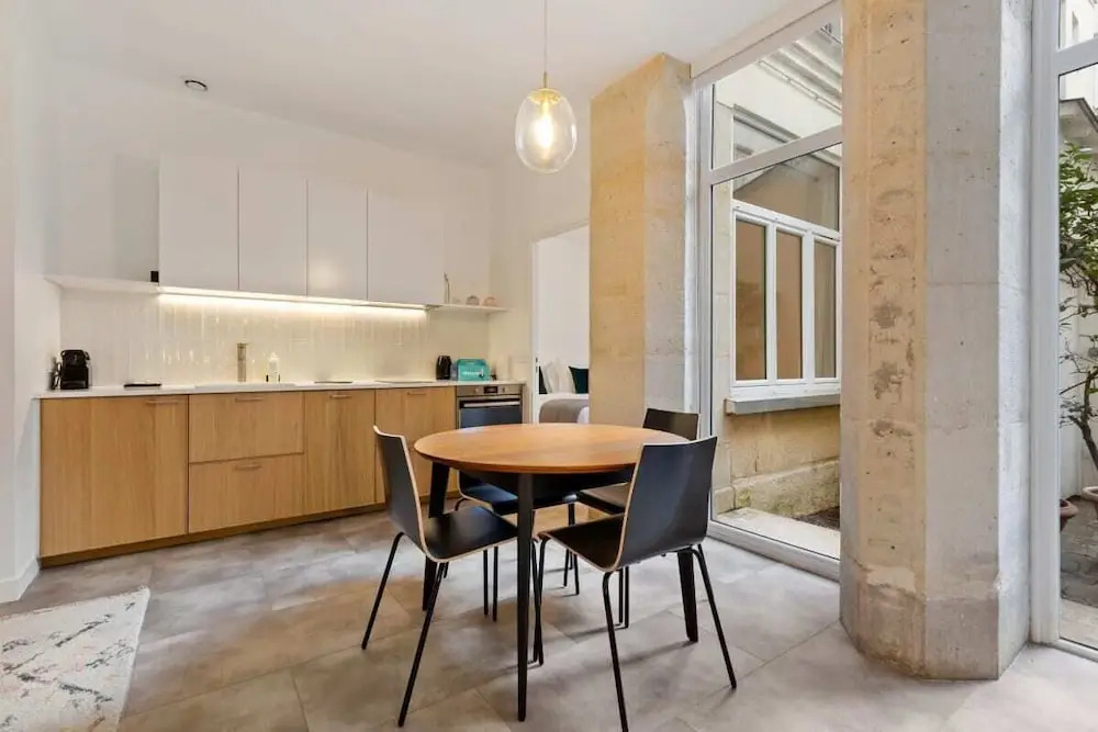 Contemporary & Comfortable 2 Bedroom Apartment in Paris