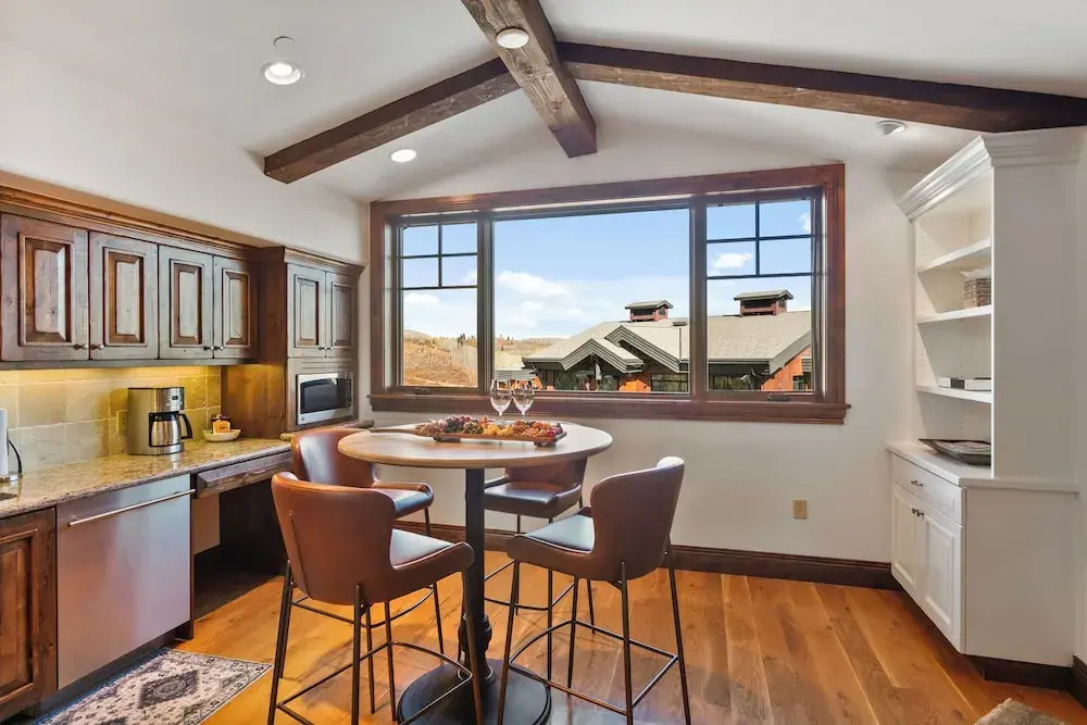 Ski-in/ski-out 1br Retreat + Hot Tub 1 Bedroom Condo