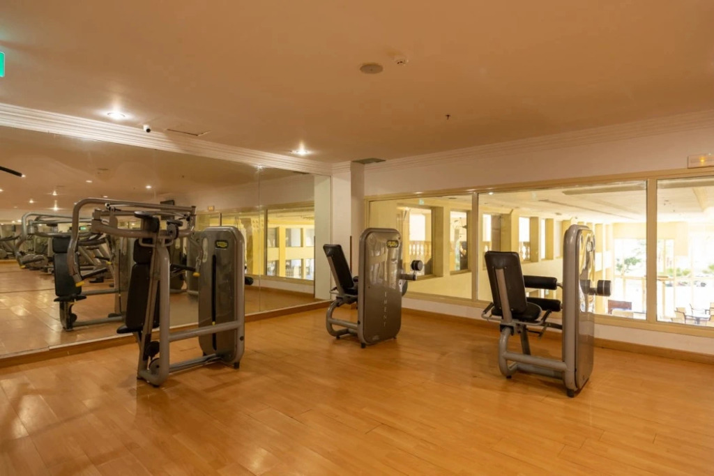 Курортный Отель Continental Plaza Beach Resort