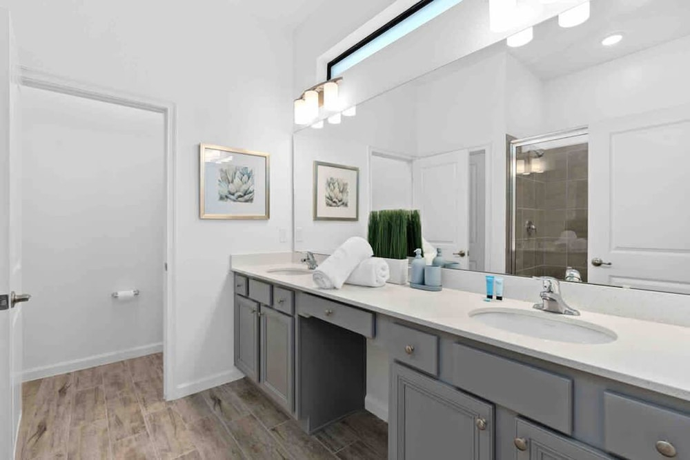 Super Ritzy 9BR 9BA Loft Private Pool