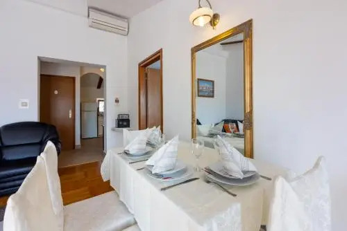 APARTMENTS VILLA BARE - Sea View & Private Parking