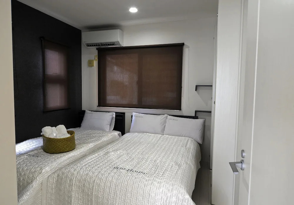 909 House