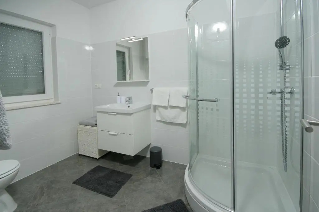 Charm Apartments And Rooms