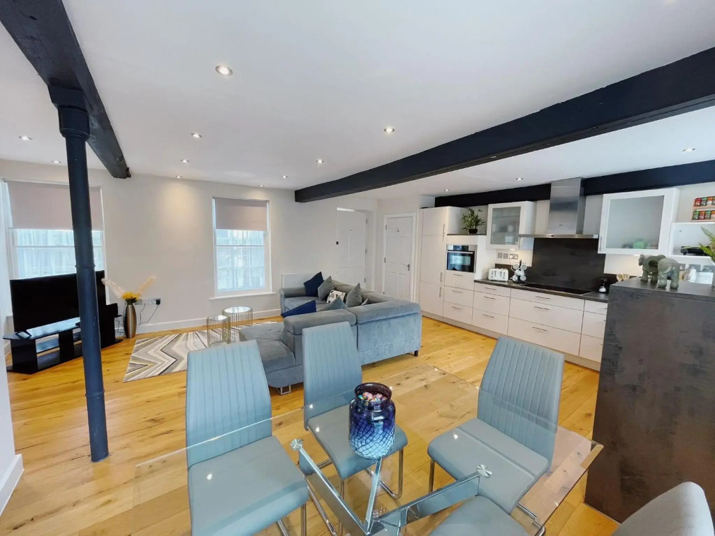 Relaxing 3-Bedroom City Centre Apartment
