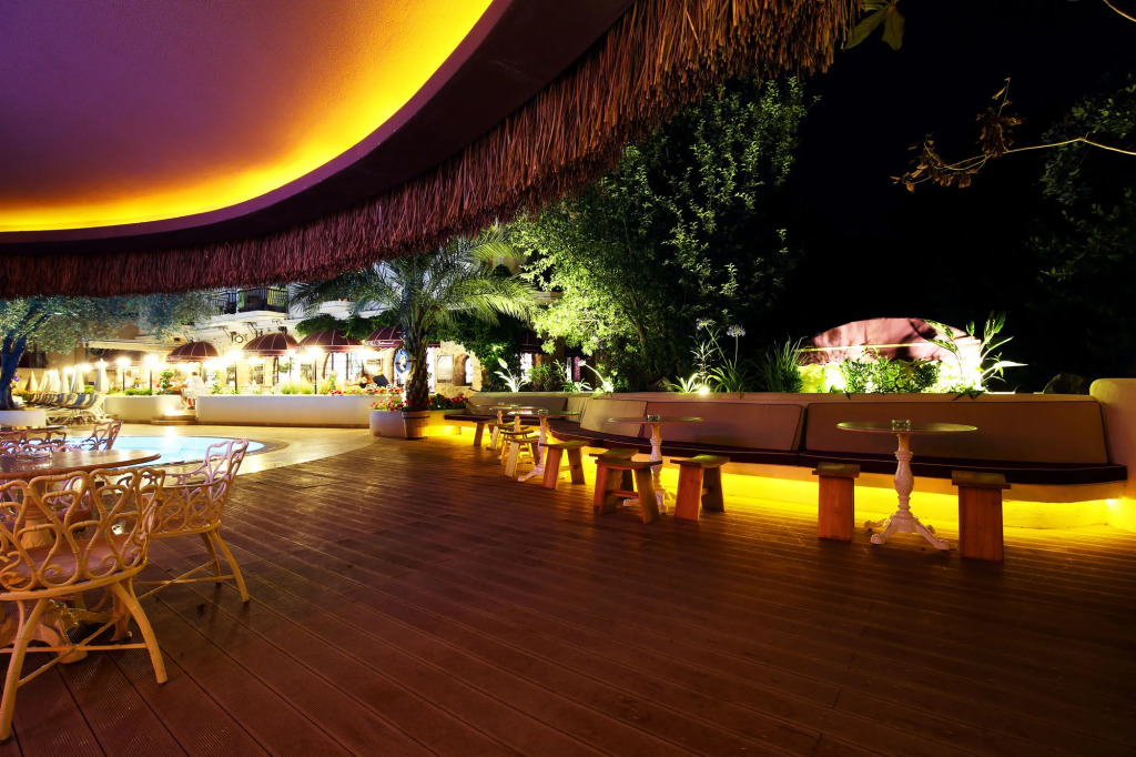 Pinehill Hotel & Suites