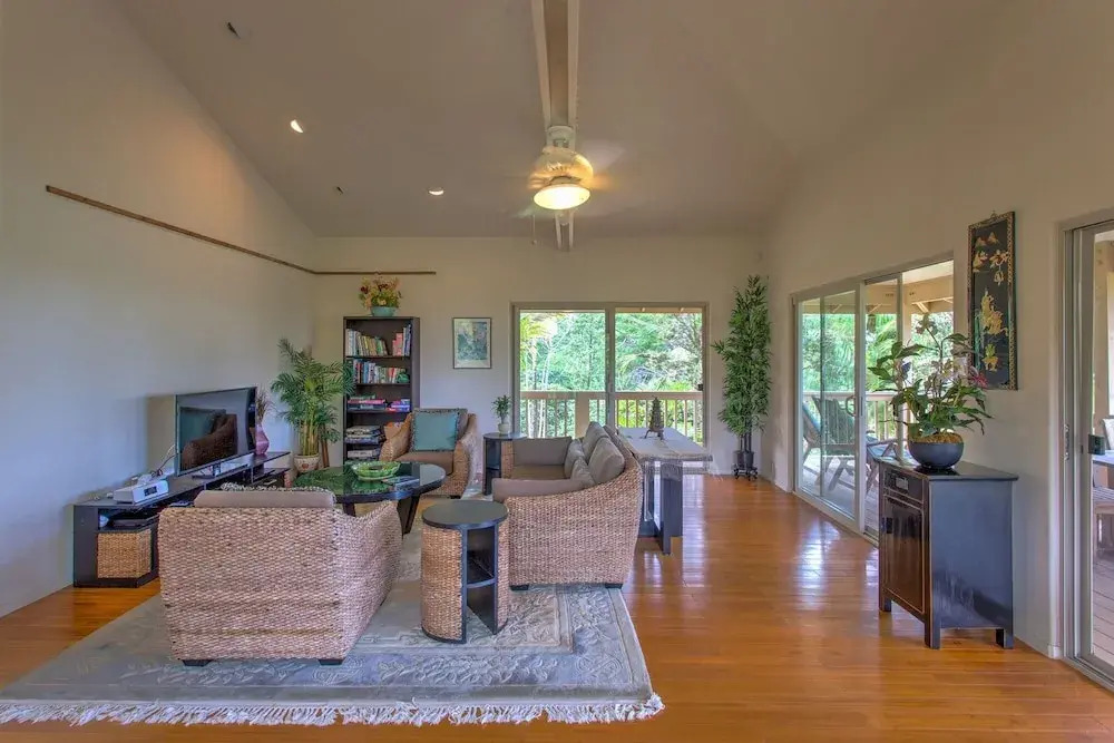 Maluhia Hale 3 Bedroom Home by RedAwning