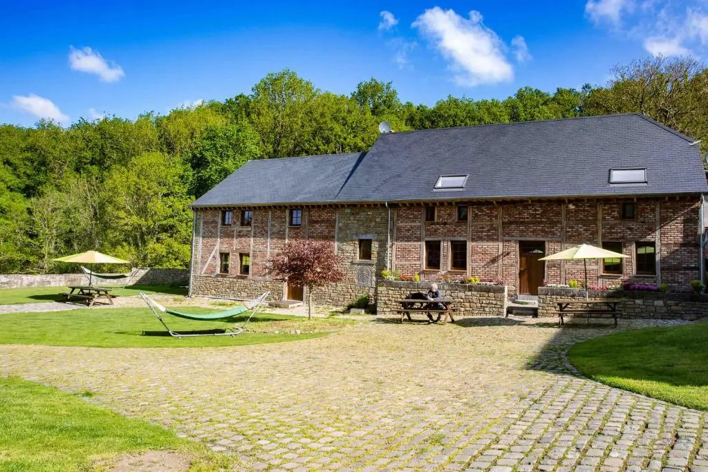 B&B Ferme de Leuze Rustieke Gîtes nabij Durbuy, eigen laadpalen